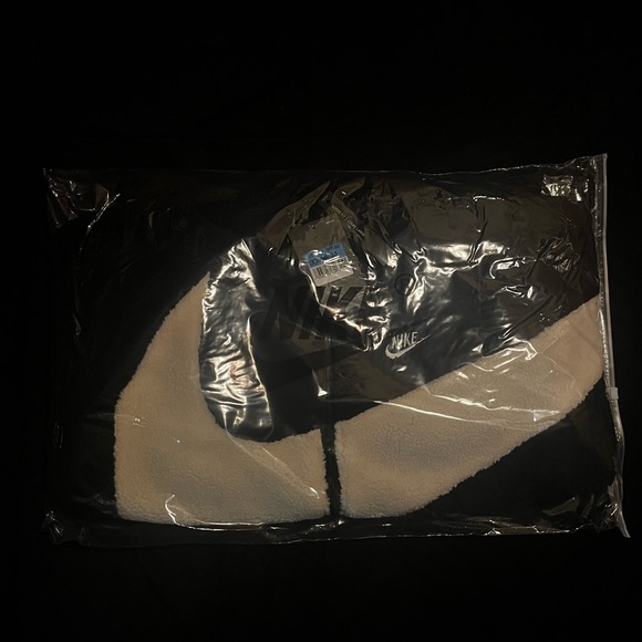 Nike Big Swoosh Jacket - Picture 5 of 5